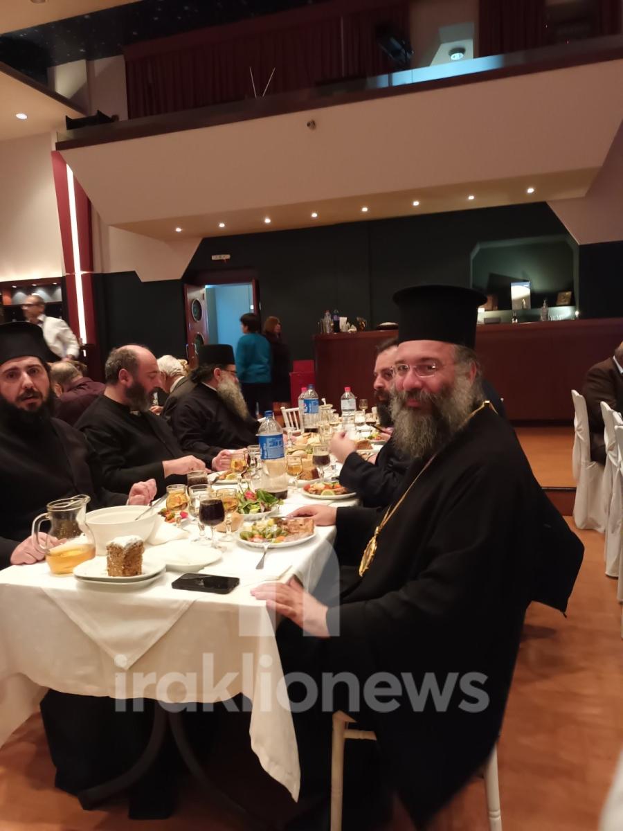 "Έκοψε" την Βασιλόπιτα της η Ι. Μονή Κουδουμά - Πλήθος κόσμου παρευρέθηκε στην εκδήλωση (pics)