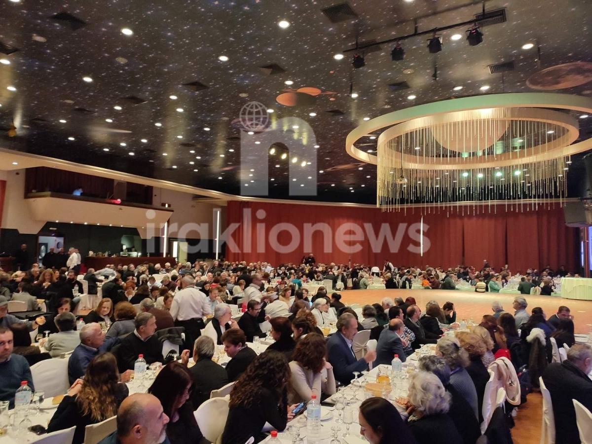 "Έκοψε" την Βασιλόπιτα της η Ι. Μονή Κουδουμά - Πλήθος κόσμου παρευρέθηκε στην εκδήλωση (pics)