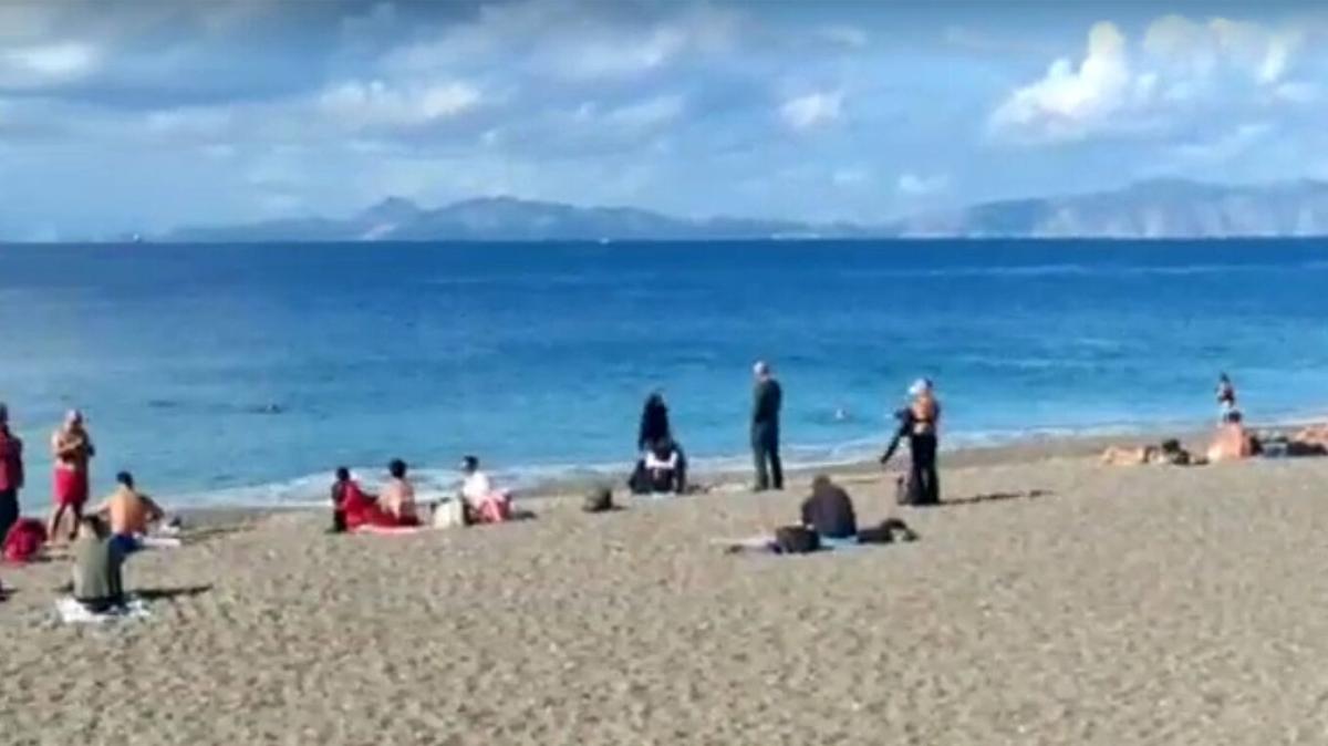 Ο.. διπλός καιρός της Ελλάδας: Χιόνια στο Μέτσοβο, μπάνια στη Ρόδο (pics) 4 Ο.. διπλός καιρός της Ελλάδας: Χιόνια στο Μέτσοβο, μπάνια στη Ρόδο (pics)