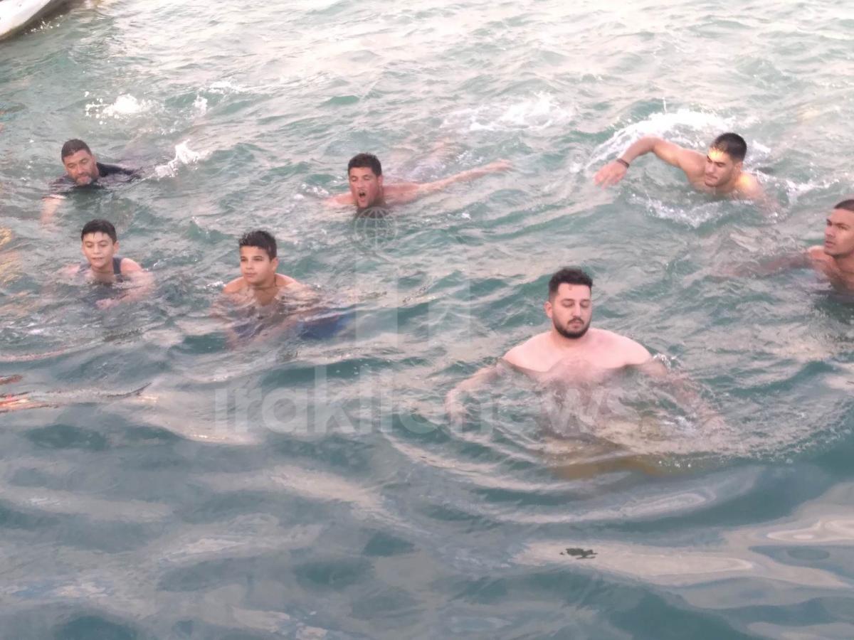 Μεσαρά: Έπιασε τον σταυρό στα γενέθλια του! (pics+video)