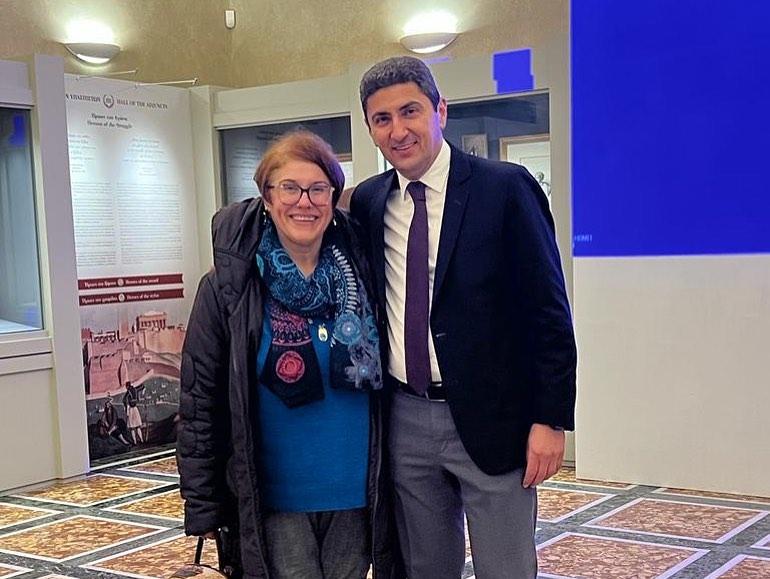Ο Λευτέρης Αυγενάκης ξενάγησε στη Βουλή μαθητές από τις Μοίρες (pics)