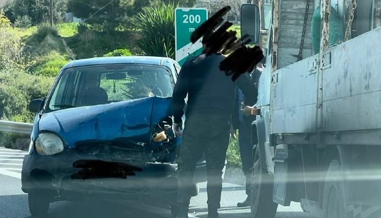 Ηράκλειο: Τροχαίο λίγο πριν τη γέφυρα της Παπαναστασίου - Εφιστά τη προσοχή ο Γ. Λιονάκης (pics) 3 Ηράκλειο: Τροχαίο λίγο πριν τη γέφυρα της Παπαναστασίου - Εφιστά τη προσοχή ο Γ. Λιονάκης (pics)