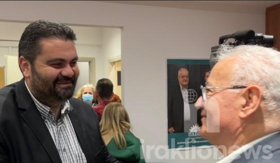 Πλήθος κόσμου στα εγκαίνια του πολιτικού γραφείου του Λάμπρου Βαμβακά (pics)