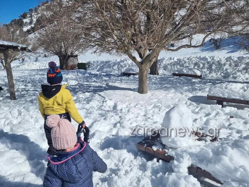 "Πήραν τα βουνά" οι Χανιώτες για να απολαύσουν τα χιόνια (pics)