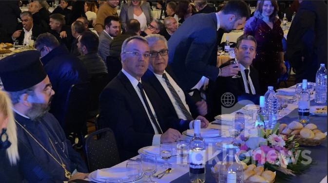 Ηράκλειο: Πλήθος κόσμου στην κοπή πίτας της ΝΟΔΕ (pics, vid) 6 Ηράκλειο: Πλήθος κόσμου στην κοπή πίτας της ΝΟΔΕ (pics, vid)