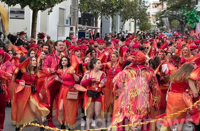 «Πλημμύρισε» από καρναβαλιστές το Ρέθυμνο - Σε εξέλιξη η μεγάλη Παρέλαση (pics,vid) 5 «Πλημμύρισε» από καρναβαλιστές το Ρέθυμνο - Σε εξέλιξη η μεγάλη Παρέλαση (pics,vid)
