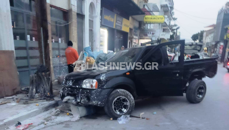 Κρήτη: Τροχαίο με το "καλημέρα" - Αγροτικό προσέκρουσε σε κάδο οικοδομικών υλικών (pic)