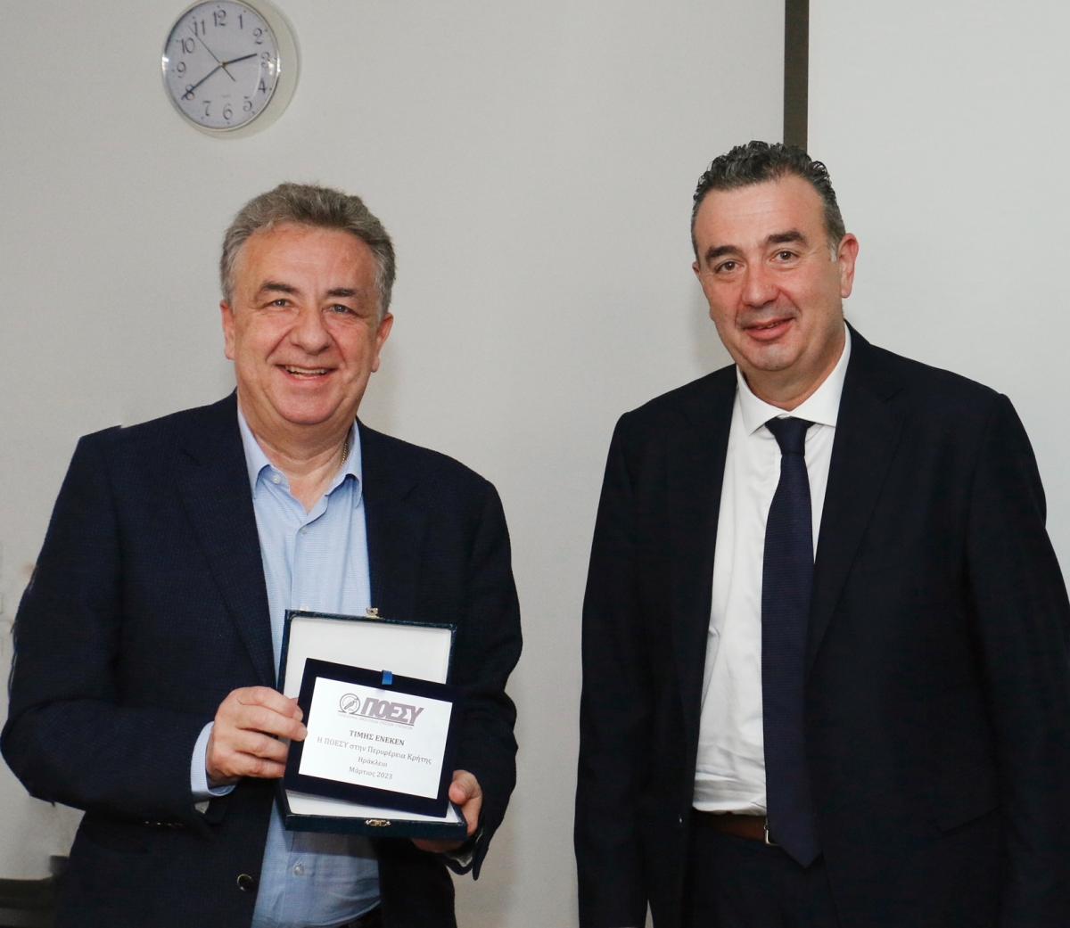 Από την ΠΟΕΣΥ τιμήθηκε ο Περιφερειάρχης Κρήτης για την διαχρονική στήριξη του στο τύπο (ΦΩΤΟ & ΒΙΝΤΕΟ)