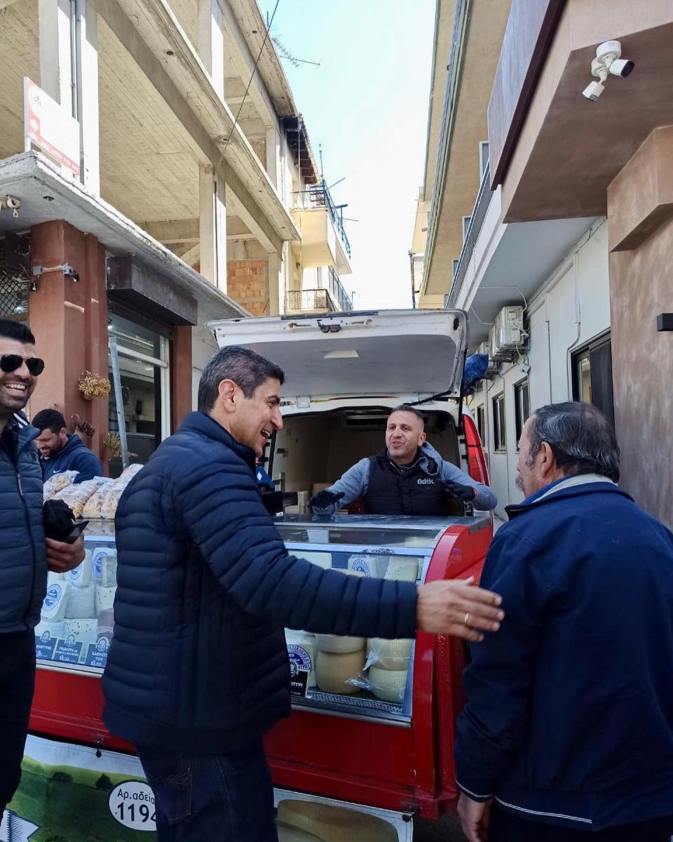 Ο Λευτέρης Αυγενάκης στη Λαϊκή Αγορά Τυμπακίου (pics)