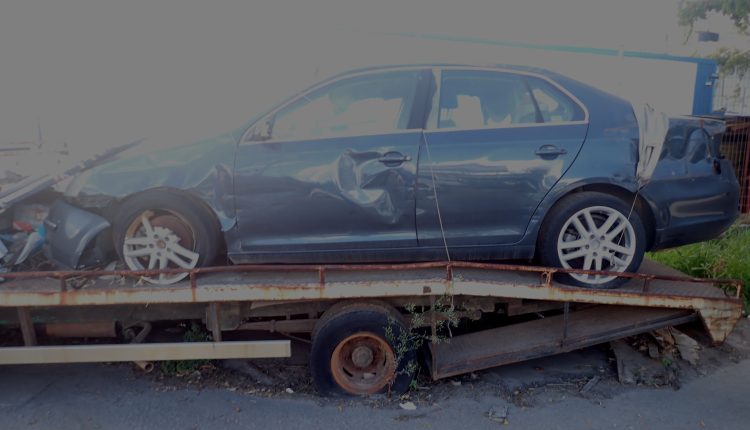 Χανιά: Συνεχίζεται η περισυλλογή εγκαταλελειμμένων οχημάτων από τον Δήμο