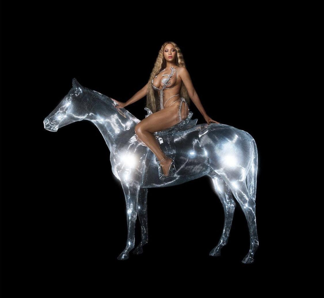Η Αλεξάνδρα Παναγιώταρου ποζάρει ως «Beyoncé» πάνω σε άλογο