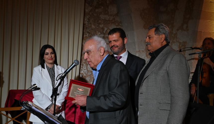 Για την προσφορά του στην μουσική παράδοση της Κρήτης τιμήθηκε ο γιατρός Μανώλης Παπυράκης (pics)