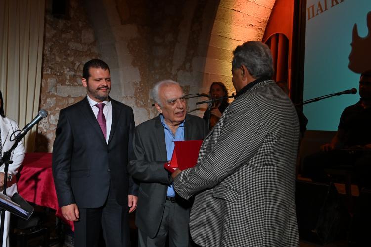 Για την προσφορά του στην μουσική παράδοση της Κρήτης τιμήθηκε ο γιατρός Μανώλης Παπυράκης (pics)