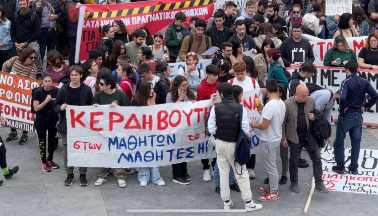 Ηράκλειο: Δυναμικό "παρών" φορέων και πολιτών στην απεργιακή κινητοποίηση (vid,pics)