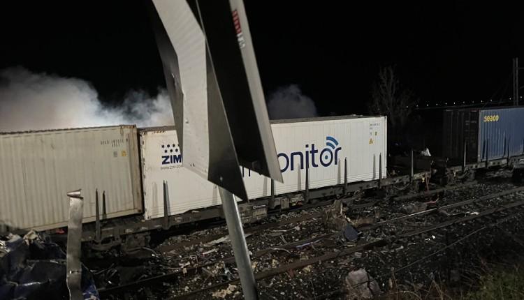Σύγκρουση τρένων στη Λάρισα - Αγωνία για 80 επιβάτες - Οι πρώτες εκτιμήσεις για τα αίτια της τραγωδίας