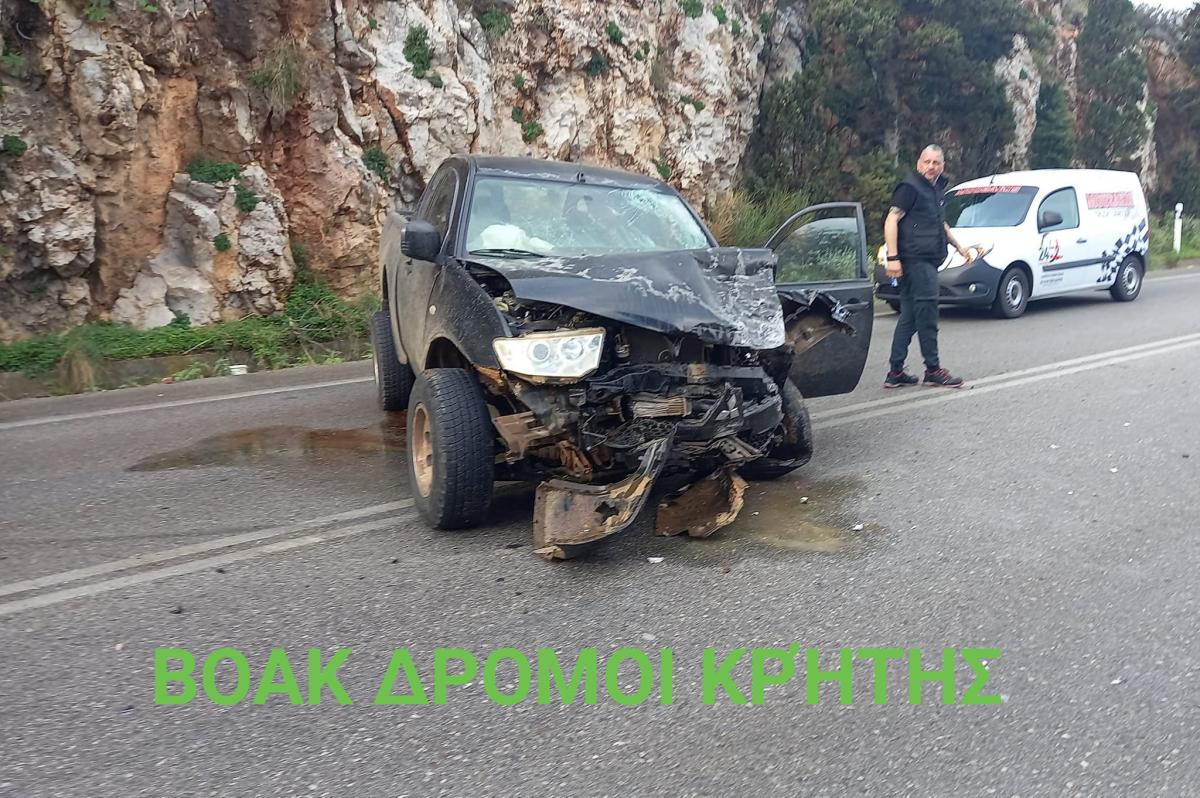 Κρήτη: Νέο τροχαίο με τραυματισμό - Αγροτικό ξέφυγε της πορείας του και προσέκρουσε σε βράχο (pics)