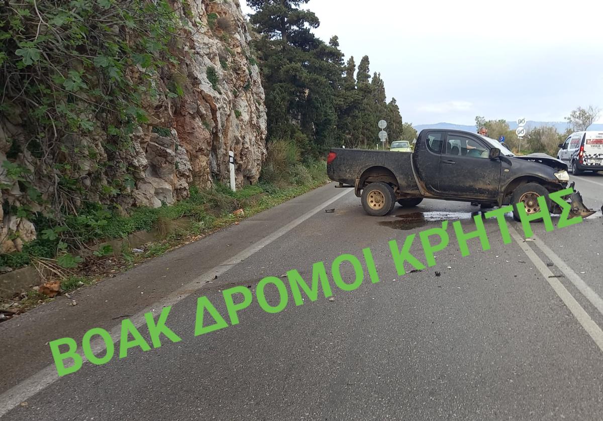 Κρήτη: Νέο τροχαίο με τραυματισμό - Αγροτικό ξέφυγε της πορείας του και προσέκρουσε σε βράχο (pics)