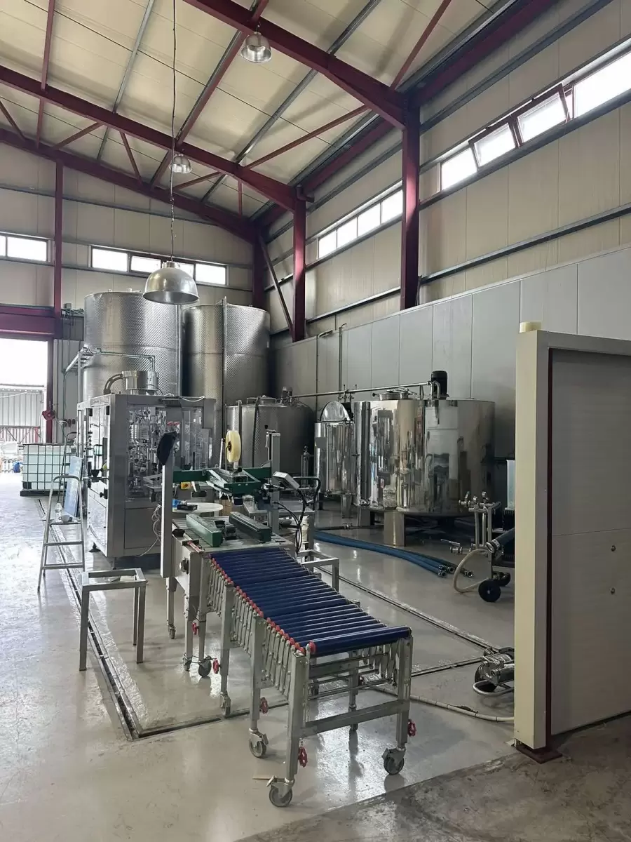 Ηράκλειο: Εντοπίστηκαν 37.000 μαΐμού προϊόντα και 23.000 λίτρα αλκοόλ - Εκατομμύρια ευρώ η ζημιά (pics,vid)