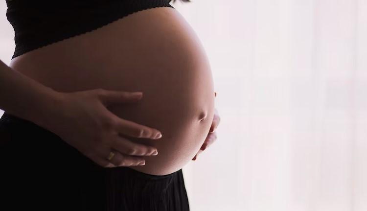 Έγκυος κινδύνεψε να πεθάνει επειδή δεν υπήρχε αναισθησιολόγος – Δραματική αεροδιακομιδή