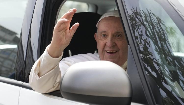 Βατικανό: Ο πάπας πήρε εξιτήριο από το νοσοκομείο - «Είμαι ακόμη ζωντανός»