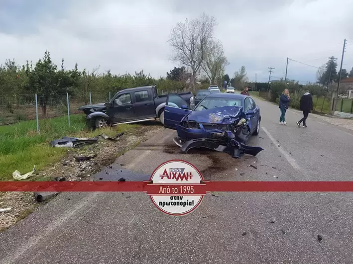 Αυτοκίνητο προσέκρουσε σε σταθμευμένο αγροτικό – Νεκρός ο οδηγός (pics) 3 Αυτοκίνητο προσέκρουσε σε σταθμευμένο αγροτικό – Νεκρός ο οδηγός (pics)