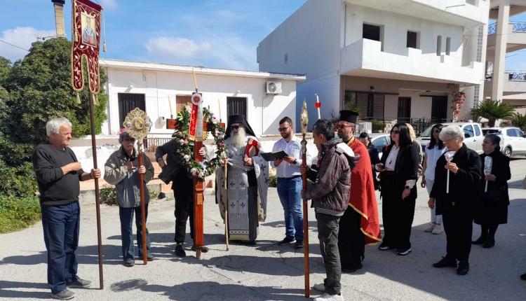 Έδωσαν το παρών στην πρωινή λειτουργία του Πάσχα οι πιστοί του Τυμπακίου (pic)