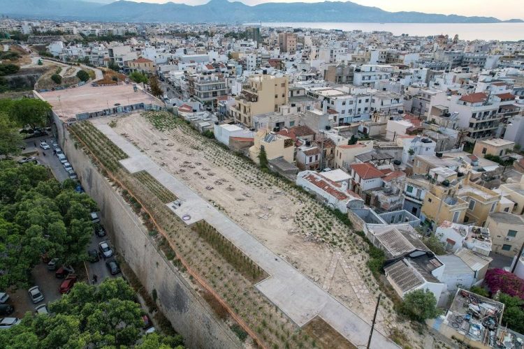 Προχωρούν τα μεγάλα έργα σε Ενετικά Τείχη και Πάρκο Ερυθραίας - Επίσκεψη του Δημάρχου Ηρακλείου Βασίλη Λαμπρινού