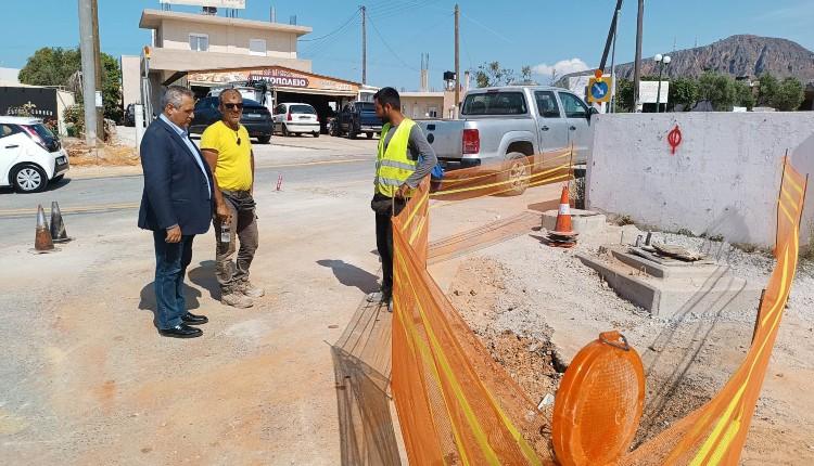 Γούβες: Με γρήγορους ρυθμούς προχωράει η κατασκευή του νέου κυκλικού κόμβου