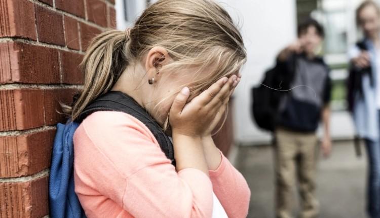 Πατέρας 7χρονης για το bullying: «Την έσερναν στις τουαλέτες του σχολείου» (vid)