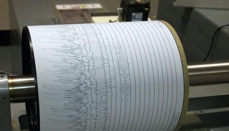 Σεισμός 5,2 Ρίχτερ στην Εύβοια: «Ντυθείτε μη γίνουμε ρεζίλι» – Οι αντιδράσεις στο twitter