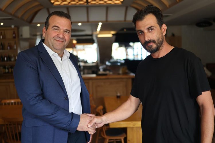 Αψηφώντας την βροχή είπε το ΝΑΙ στον Δημήτρη Πιτσικάκη – Νέο πρόσωπο στον συνδυασμό