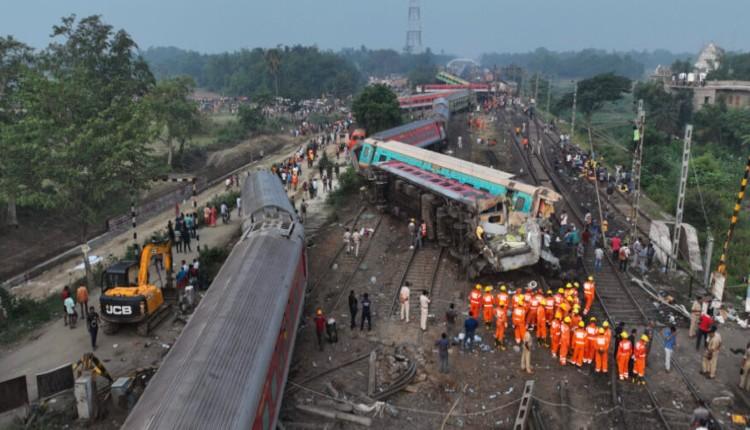 Ινδία: Τουλάχιστον 10 νεκροί από σύγκρουση τρένων