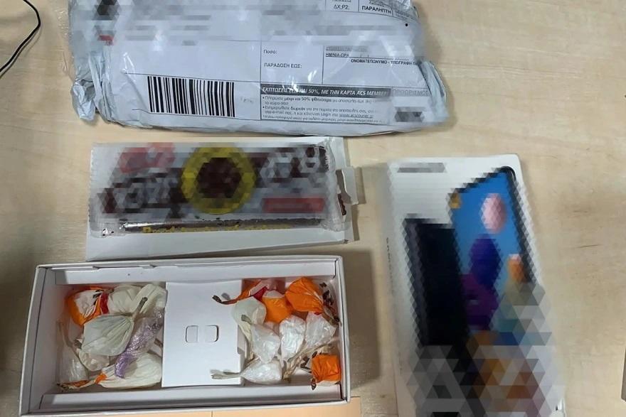 Παρέλαβε δέμα με κοκαΐνη που εστάλη με ταχυμεταφορική