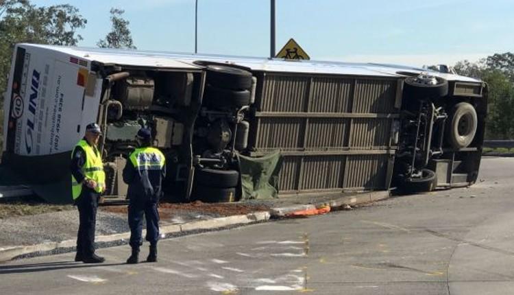 Ανατροπή λεωφορείου με 10 νεκρούς στην Αυστραλία - Κατηγορίες απαγγέλθηκαν στον οδηγό (vid)