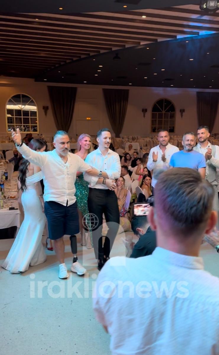 Δύναμη ψυχής απ' τον Αστυνομικό Γ. Σπετσωτάκη που έχασε το πόδι του σε τροχαίο - "Έσυρε" τον χορό στον γάμο της ανιψιάς του (pics)