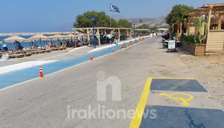 Αντικαταστάθηκαν τα παλιά κολονάκια στον παραλιακό δρόμο της Καταλυκής - Διευκολύνεται το περπάτημα και η ποδηλασία