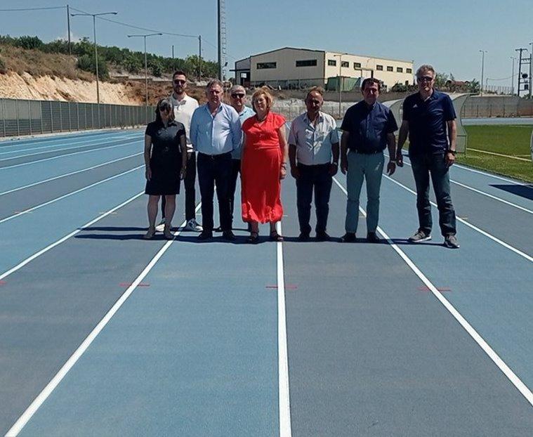 Δημοτικό Στάδιο Αρκαλοχωρίου: Υπεγράφησαν τα πρωτόκολλα παραλαβής για χρήση του συνθετικού τάπητα στίβου