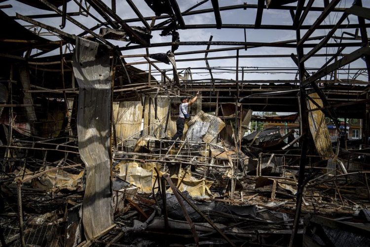 Ρώσος ανταποκριτής σκοτώθηκε από ουκρανικό βομβαρδισμό – Τρεις ακόμη δημοσιογράφοι τραυματίστηκαν