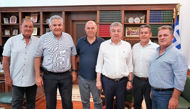 Στον Περιφερειάρχη Κρήτης Σταύρο Αρναουτάκη ο πρόεδρος και μέλη της ΔΕΕΠ (ΝΟΔΕ) Ηρακλείου