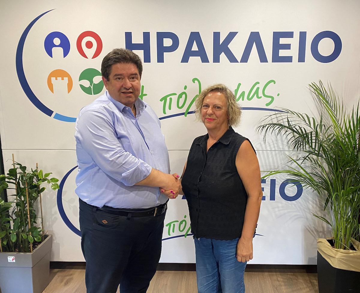 Στο πλευρό του Μιχάλη Καραμαλάκη η Μαρία Γύπαρη-Σταράκη