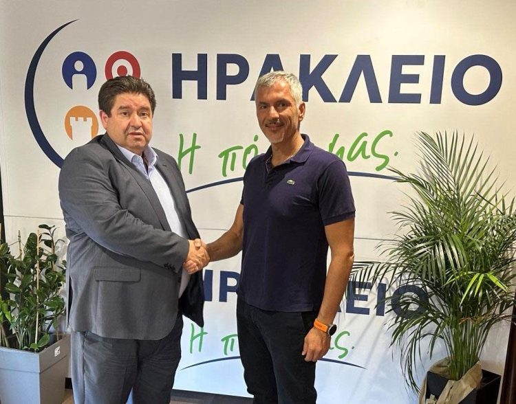 Ο Κωνσταντίνος Κώτης δίπλα στον Μιχάλη Καραμαλάκη