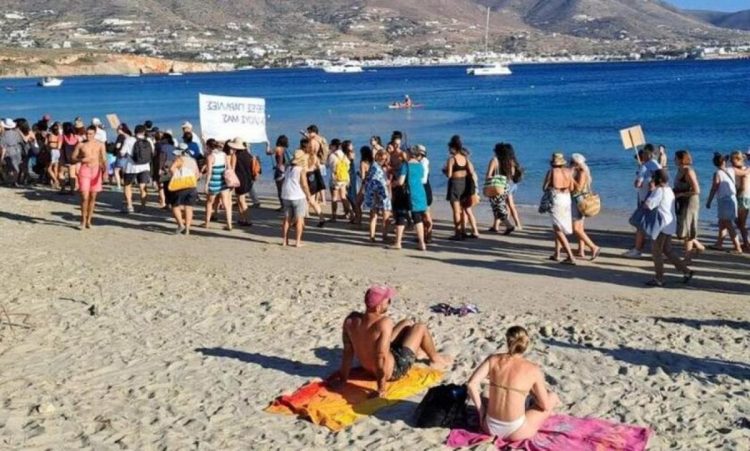 Τι είναι το "Κίνημα της Πετσέτας" που διεκδικεί πίσω τις παραλίες