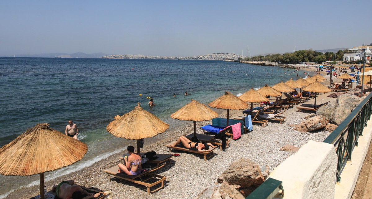 Κυβερνητική παρέμβαση για τις παραλίες: Αυστηροί έλεγχοι και κυρώσεις - "Δεν θα χαριστούμε σε κανέναν", λέει ο Χατζηδάκης
