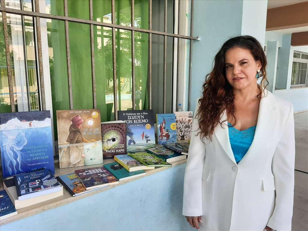 Η υποψήφια Περιφερειακή Σύμβουλος Ευγενία Τσατσάκη δώρισε βιβλία για την δημιουργία βιβλιοθήκης στο Τσαλικάκι