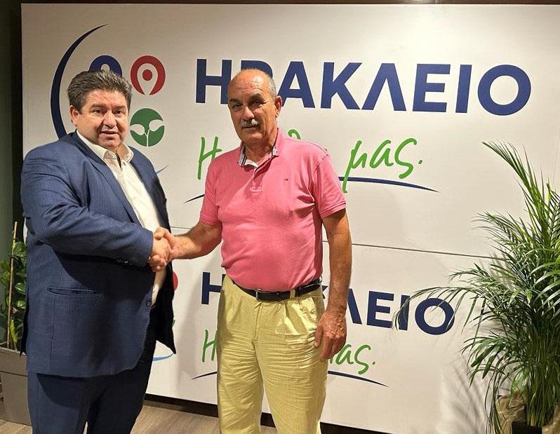 Ο Πρόεδρος Κοινότητας Πυργούς στο πλευρό του Μιχάλη Καραμαλάκη