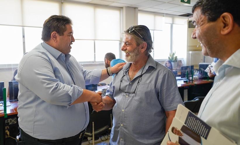 Αγκάλιασαν τον Μ. Καραμαλάκη στη Λεωφόρο 62 Μαρτύρων (pics)
