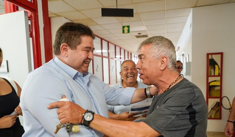 Αγκάλιασαν τον Μ. Καραμαλάκη στη Λεωφόρο 62 Μαρτύρων (pics)