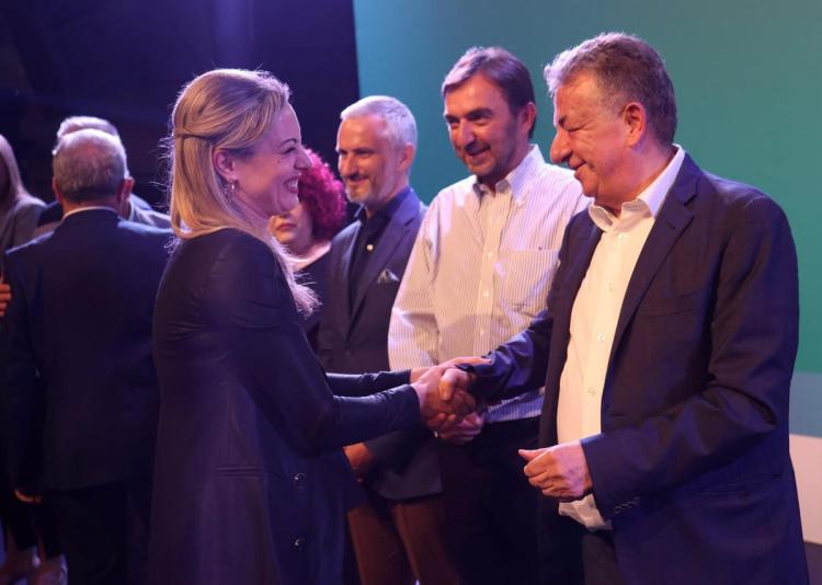 «Θα συμβάλω με όλες μου τις δυνάμεις» τόνισε η Μαρία Δαριβιανάκη στην παρουσίαση ψηφοδελτίου του Σταύρου Αρναουτάκη