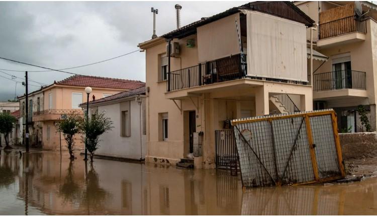 Κακοκαιρία Elias: Δραματική η κατάσταση σε Εύβοια και Βόλο από τις πλημμύρες - Δεκάδες εγκλωβισμένοι, κλειστοί ξανά οι δρόμοι