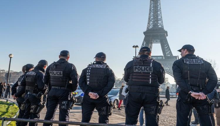 Συναγερμός στο Παρίσι: Η αστυνομία πυροβόλησε γυναίκα που υποστήριζε την τρομοκρατία